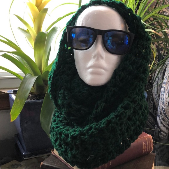 Handmade infinity scarf - Picture 5 of 5